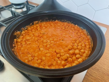 Chickpeas in Creamy Butter Sauce