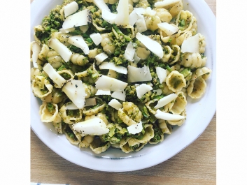 Pasta mit Brokkoli und Pecorino