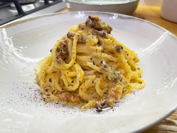 Pasta con pancetta y crema de calabaza