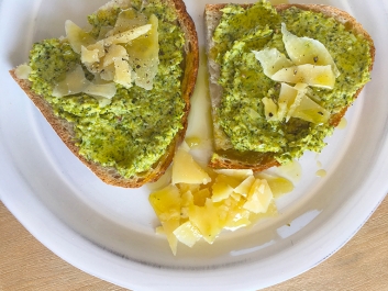 Ger&ouml;stete Brokkoli-Paste