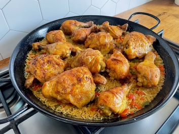 Reispilaf mit H&auml;hnchenkeulen - Jemenitisches Mandi-Rezept
