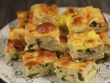 Empanada de queso de oveja y ajo de oso