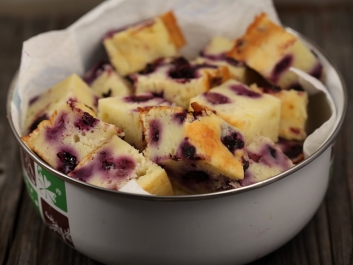Bizcocho de queso y ar&aacute;ndanos