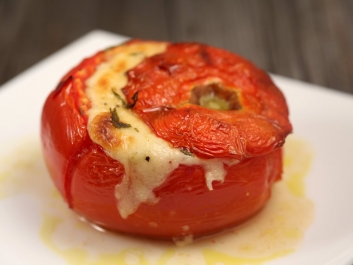 Tomates rellenos de carne y berenjena