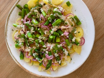 Ensalada de esp&aacute;rragos con salsa tonnata