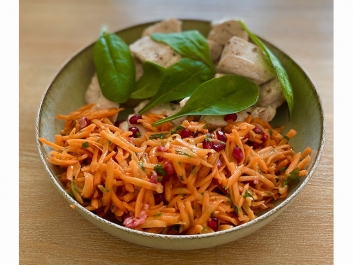 Ensalada de zanahorias nuevas con aderezo de mostaza y lim&oacute;n