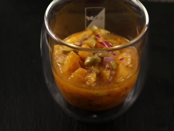 Orangen-Salsa mit gr&uuml;nen Oliven