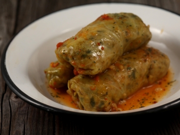 Rollitos de col rellenos de bulgur