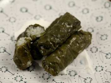 Rollitos de hojas de remolacha rellenos de arroz