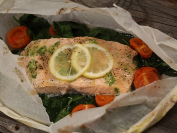 Salm&oacute;n en papillote