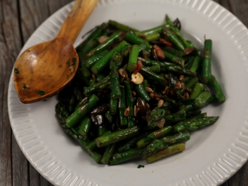 Asparagus with Bacon, Green Onions and Seeds