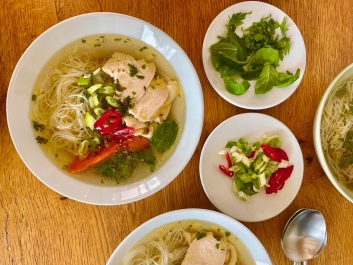 Vietn&aacute;mi csirkeleves