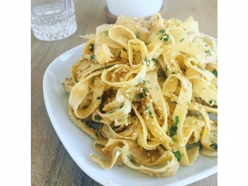 Fideos de huevo con s&eacute;samo