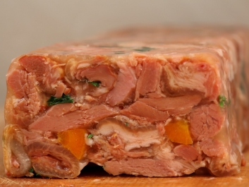 Terrine mit ger&auml;ucherter Schweinshaxe