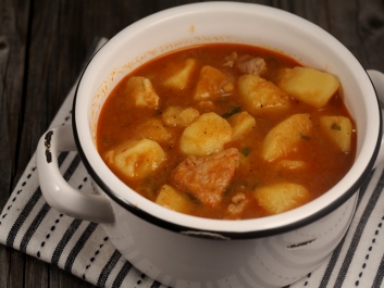 Estofado de patatas con carne de cerdo