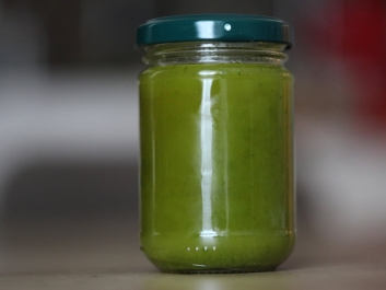 Aceite aromatizado con estrag&oacute;n