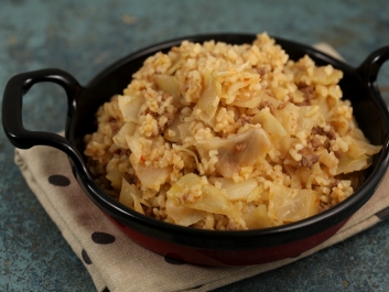 Repollo con carne picada y bulgur