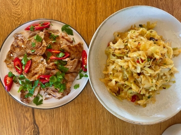 Repollo Picante al Wok con Solomillo de Cerdo a la Parrilla