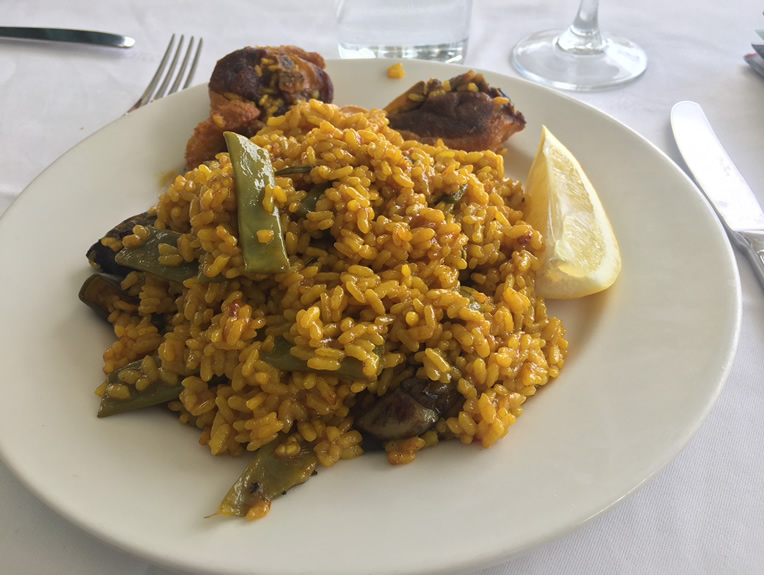 Paella valenciana