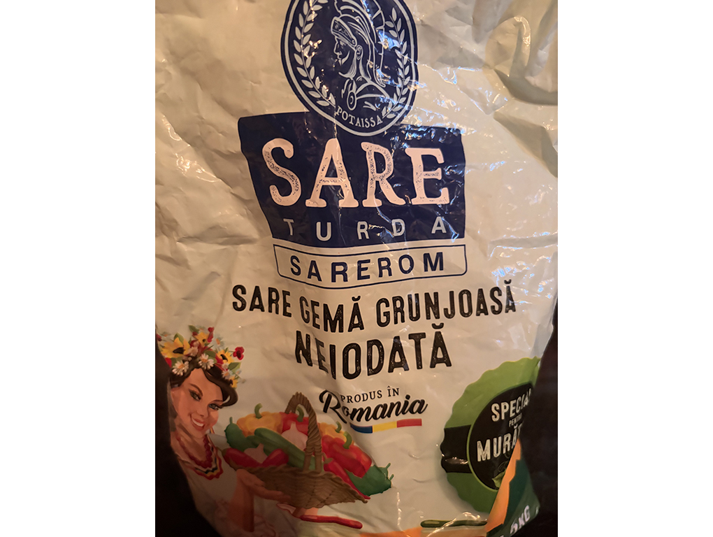 Se adauga 1 lingura sare neiodata