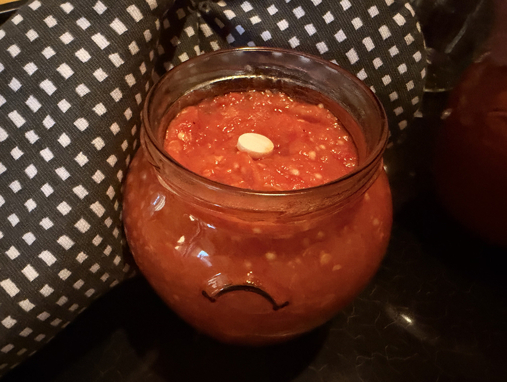 O portionati in borcane, cu aspirina deasupra daca e cazul