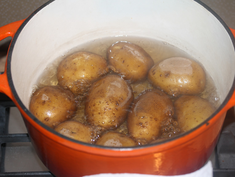 Retete cu cartofi fierti in coaja