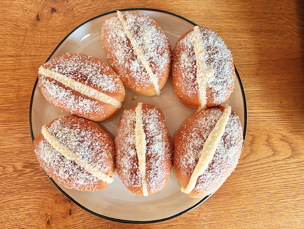 Reteta Chifle dulci umplute cu crema de cocos