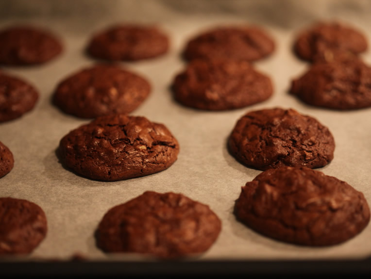 Cookies de ciocolata cu nuca - Cookies copti
