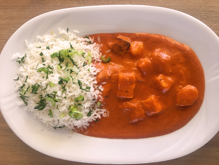 Reteta Curry de rosii cu halloumi si orez cu lamaie