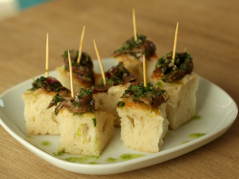 Reteta Focaccia cu ansoa in salsa verde