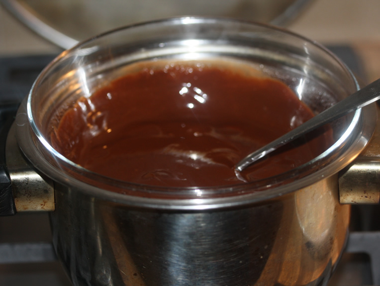 Prajitura fondanta cu ciocolata - Ciocolata topita cu unt